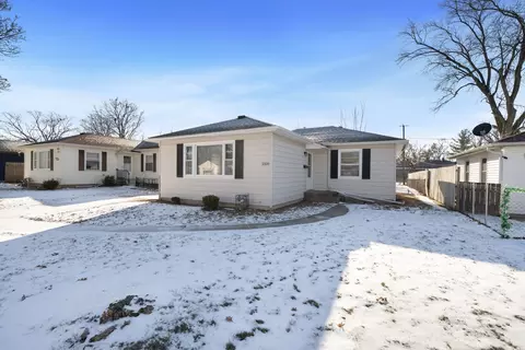 2328 Pierce Ave, Rockford, IL 61103