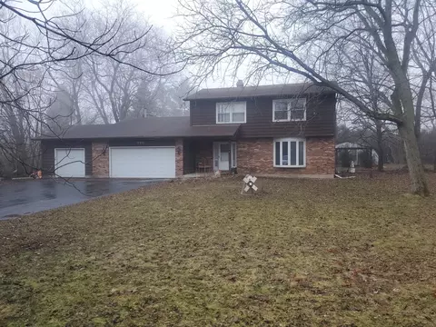 9411 Butternut Dr, Crystal Lake, IL 60014