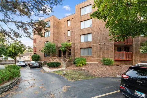 6421 Pershing Rd #404, Stickney, IL 60402