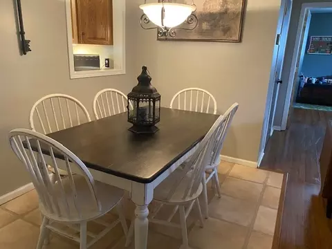 Dining - 727 15th St, Peru, IL 61354 photo 3 of 3