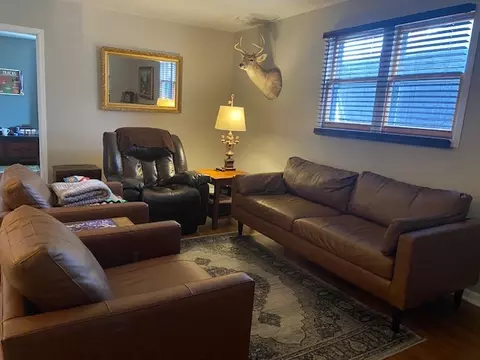 Living - 727 15th St, Peru, IL 61354 photo 3 of 4