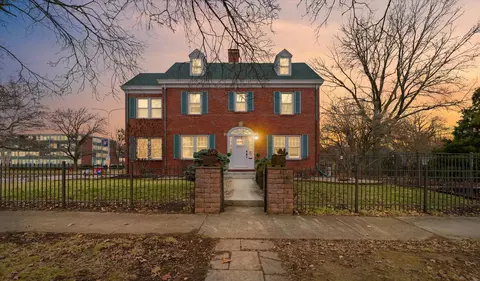 812 W Delaware Ave, Urbana, IL 61801