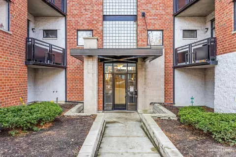 2327 W Wolfram St #311, Chicago, IL 60618