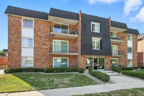 1040 Hirsch Blvd #204, Calumet City, IL 60409