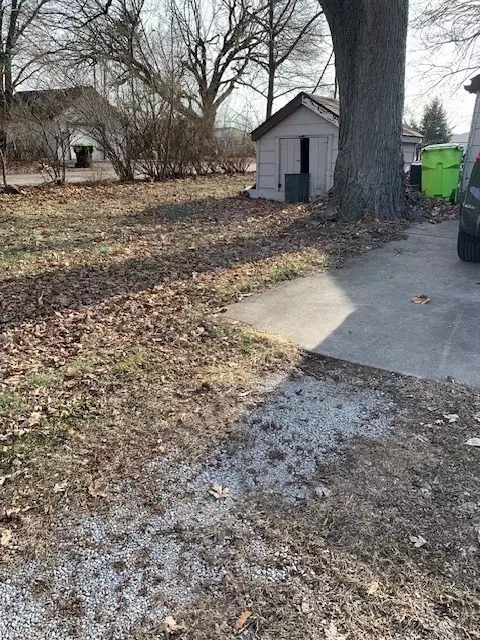 117 Clark St, Chenoa, IL 61726 photo 2