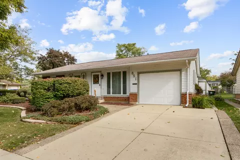 851 Crest Ave, Elk Grove Village, IL 60007