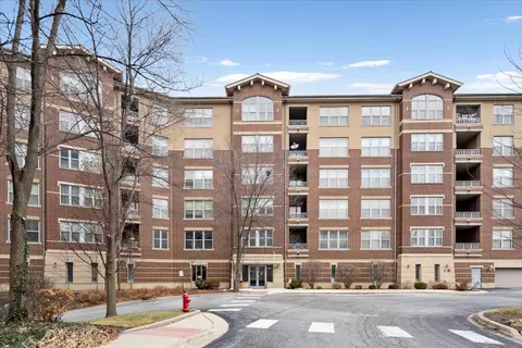 9360 Skokie Blvd #517, Skokie, IL 60077