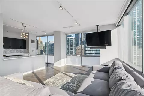 Living - 8 E Randolph St #3004, Chicago, IL 60601 photo 2 of 4