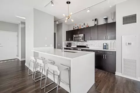 Kitchen - 8 E Randolph St #3004, Chicago, IL 60601 photo 2 of 3