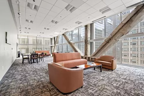 Living - 8 E Randolph St #3004, Chicago, IL 60601 photo 4 of 4