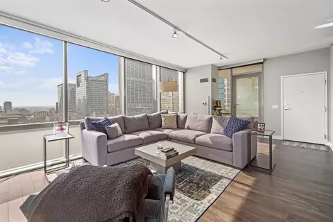 Living - 8 E Randolph St #3004, Chicago, IL 60601 photo 3 of 4