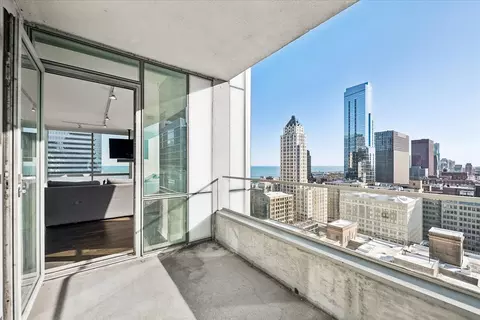 Exterior - 8 E Randolph St #3004, Chicago, IL 60601 photo 1 of 1