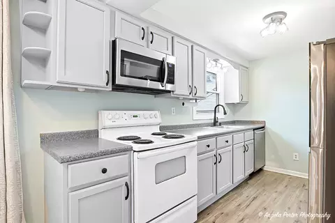 Kitchen - 5703 Fox Lake Rd, Mchenry, IL 60051 photo 2 of 3