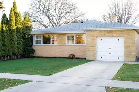 3801 W Sherwin Ave, Lincolnwood, IL 60712