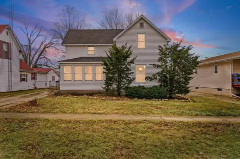 242 E Pine St, Paxton, IL 60957