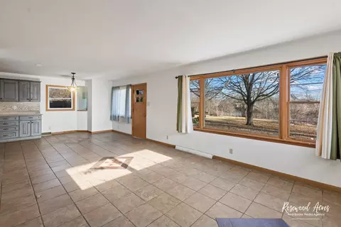 Living - 512 S Wall St, Kankakee, IL 60901 photo 1 of 2