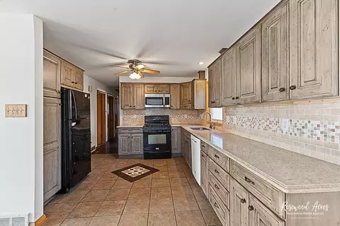 Kitchen - 512 S Wall St, Kankakee, IL 60901 photo 1 of 3