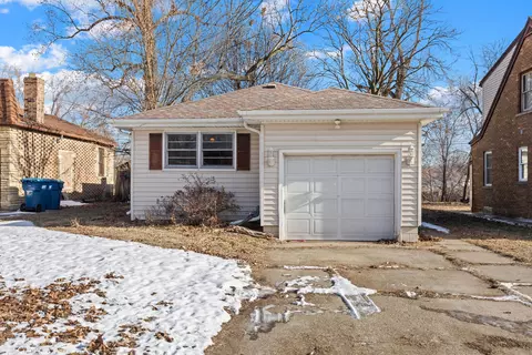 Exterior - 512 S Wall St, Kankakee, IL 60901 photo 4 of 6