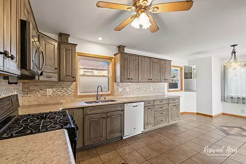 Kitchen - 512 S Wall St, Kankakee, IL 60901 photo 2 of 3