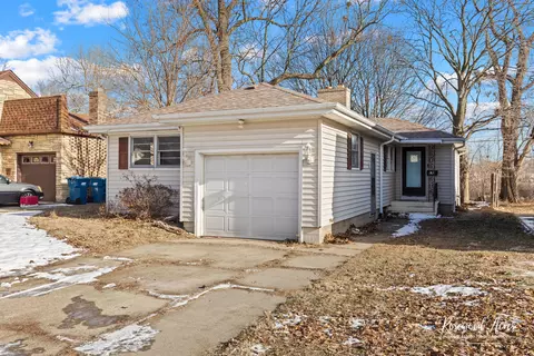 Exterior - 512 S Wall St, Kankakee, IL 60901 photo 3 of 6
