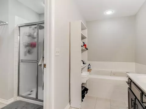Bath - Undisclosed, Naperville, IL 60563 photo 3 of 5