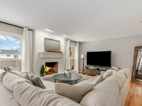 Living - Undisclosed, Naperville, IL 60563 photo 4 of 6
