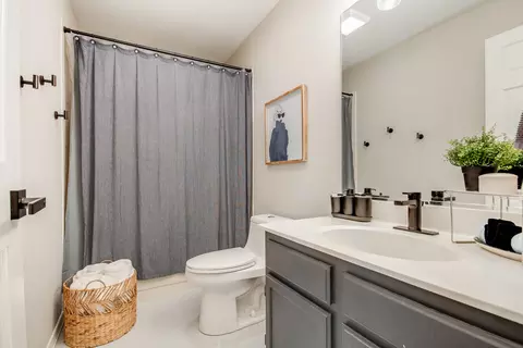 Bath - Undisclosed, Naperville, IL 60563 photo 4 of 5
