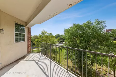 Exterior - 3100 Town Square Dr #204, Rolling Meadows, IL 60008 photo 3 of 4