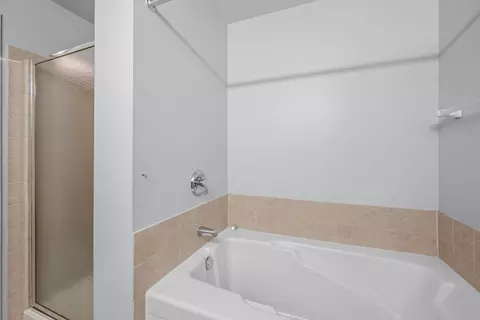 Bath - 3100 Town Square Dr #204, Rolling Meadows, IL 60008 photo 3 of 3