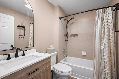 Bath - 3100 Town Square Dr #204, Rolling Meadows, IL 60008 photo 1 of 3