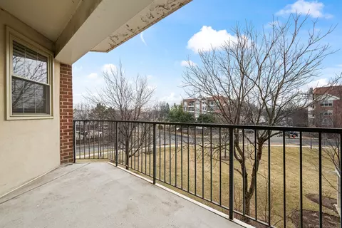 Exterior - 3100 Town Square Dr #204, Rolling Meadows, IL 60008 photo 2 of 4