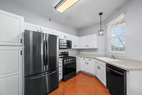 Kitchen - 3100 Town Square Dr #204, Rolling Meadows, IL 60008 photo 2 of 2