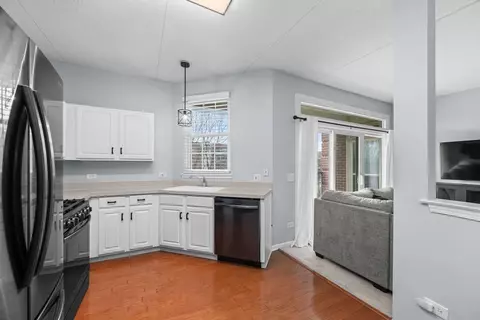 Kitchen - 3100 Town Square Dr #204, Rolling Meadows, IL 60008 photo 1 of 2