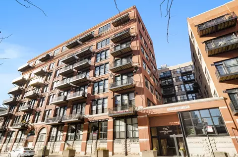 226 N Clinton St #510, Chicago, IL 60661