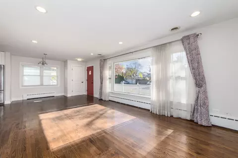 101 N Pine St, Mount Prospect, IL 60056 photo 4