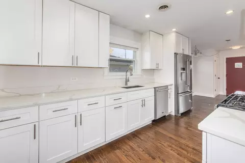 101 N Pine St, Mount Prospect, IL 60056 photo 8