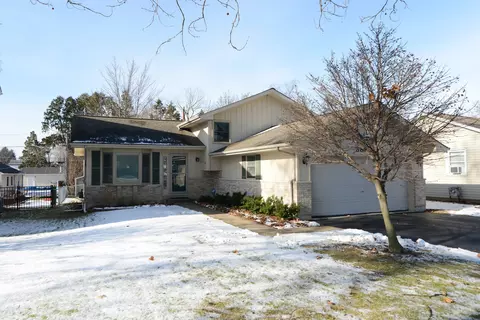 3 S554 Virginia Ave, Warrenville, IL 60555