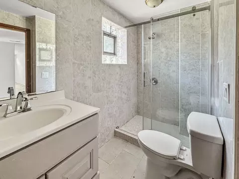 Bath - 15831 Trumbull Ave, Markham, IL 60428 photo 3 of 3