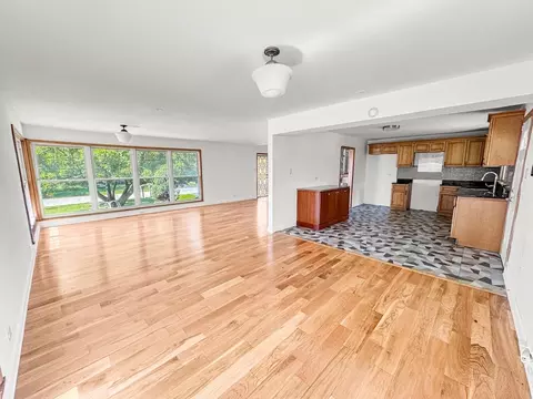 Living - 15831 Trumbull Ave, Markham, IL 60428 photo 4 of 5