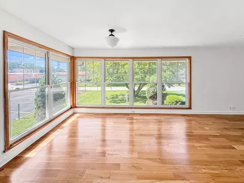 Living - 15831 Trumbull Ave, Markham, IL 60428 photo 2 of 5