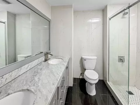 Bath - 15831 Trumbull Ave, Markham, IL 60428 photo 1 of 3