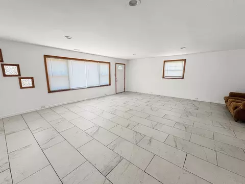 Living - 15831 Trumbull Ave, Markham, IL 60428 photo 5 of 5