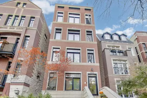 822 W Buckingham Pl #301, Chicago, IL 60657