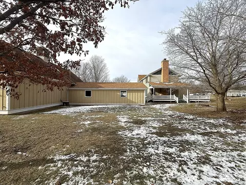 Exterior - 1120 Eastern Ave, Dixon, IL 61021 photo 4 of 4