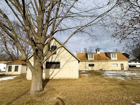 Exterior - 1120 Eastern Ave, Dixon, IL 61021 photo 3 of 4