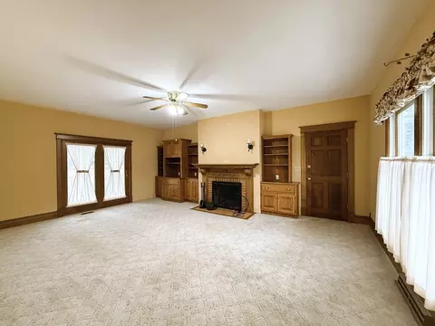 Living - 1120 Eastern Ave, Dixon, IL 61021 photo 5 of 6
