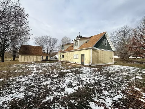 Exterior - 1120 Eastern Ave, Dixon, IL 61021 photo 1 of 4