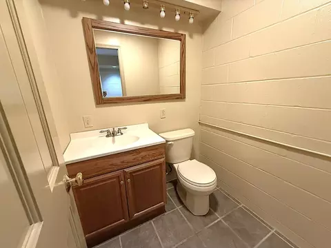 Bath - 1120 Eastern Ave, Dixon, IL 61021 photo 7 of 8