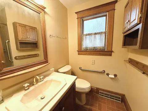 Bath - 1120 Eastern Ave, Dixon, IL 61021 photo 1 of 8