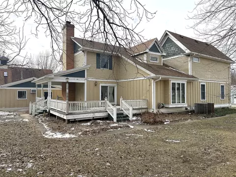 Exterior - 1120 Eastern Ave, Dixon, IL 61021 photo 2 of 4